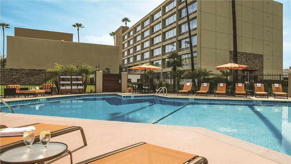 Courtyard By Marriott Los Angeles Woodland Hills Екстериор снимка
