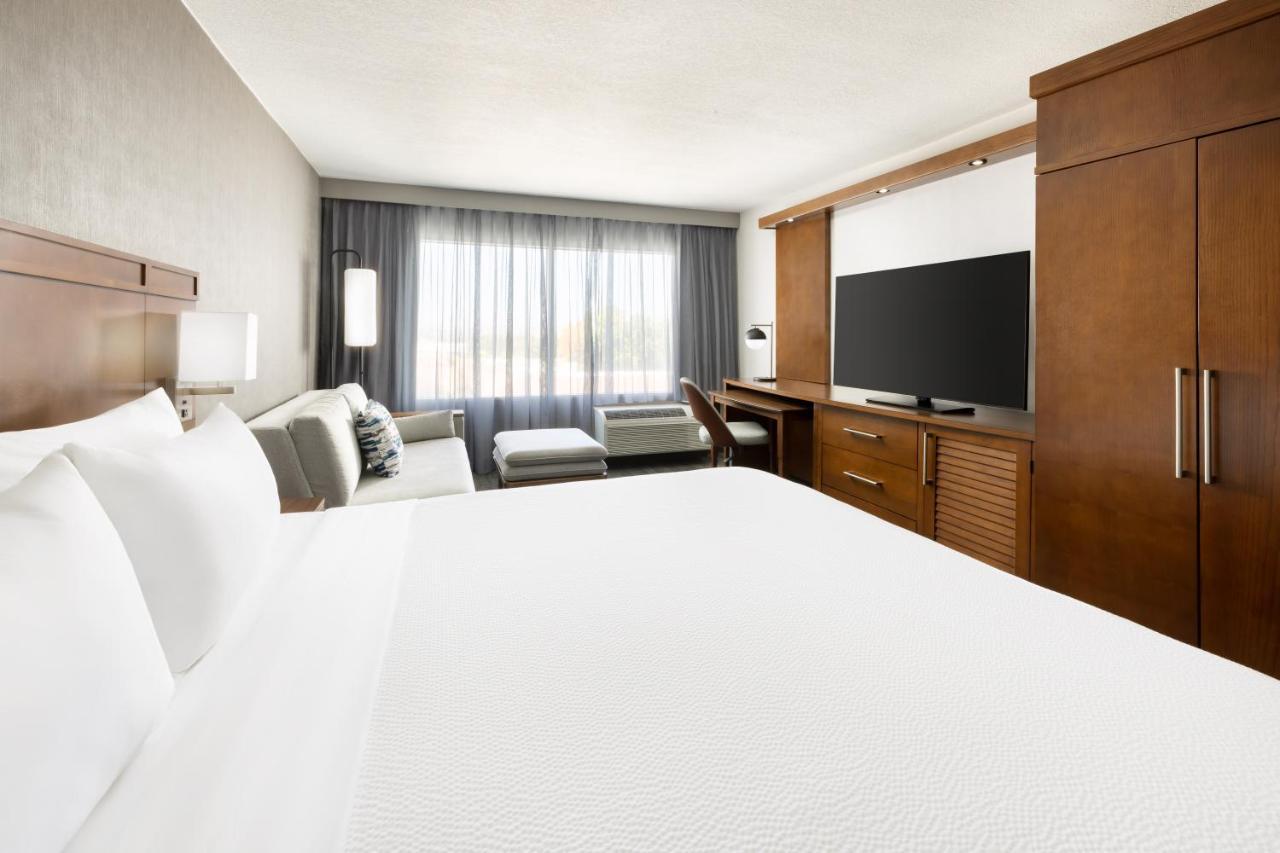Courtyard By Marriott Los Angeles Woodland Hills Екстериор снимка