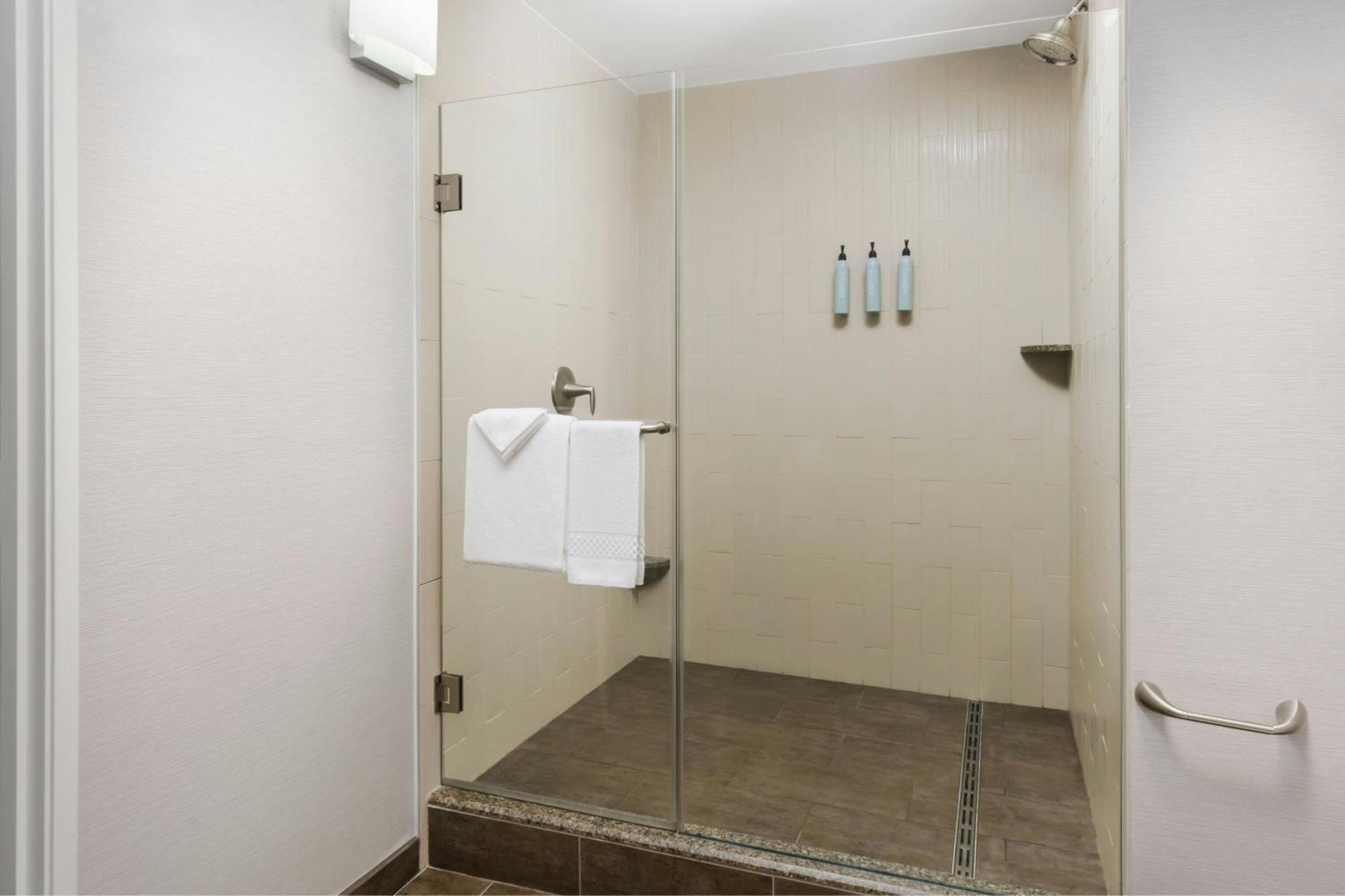 Courtyard By Marriott Los Angeles Woodland Hills Екстериор снимка