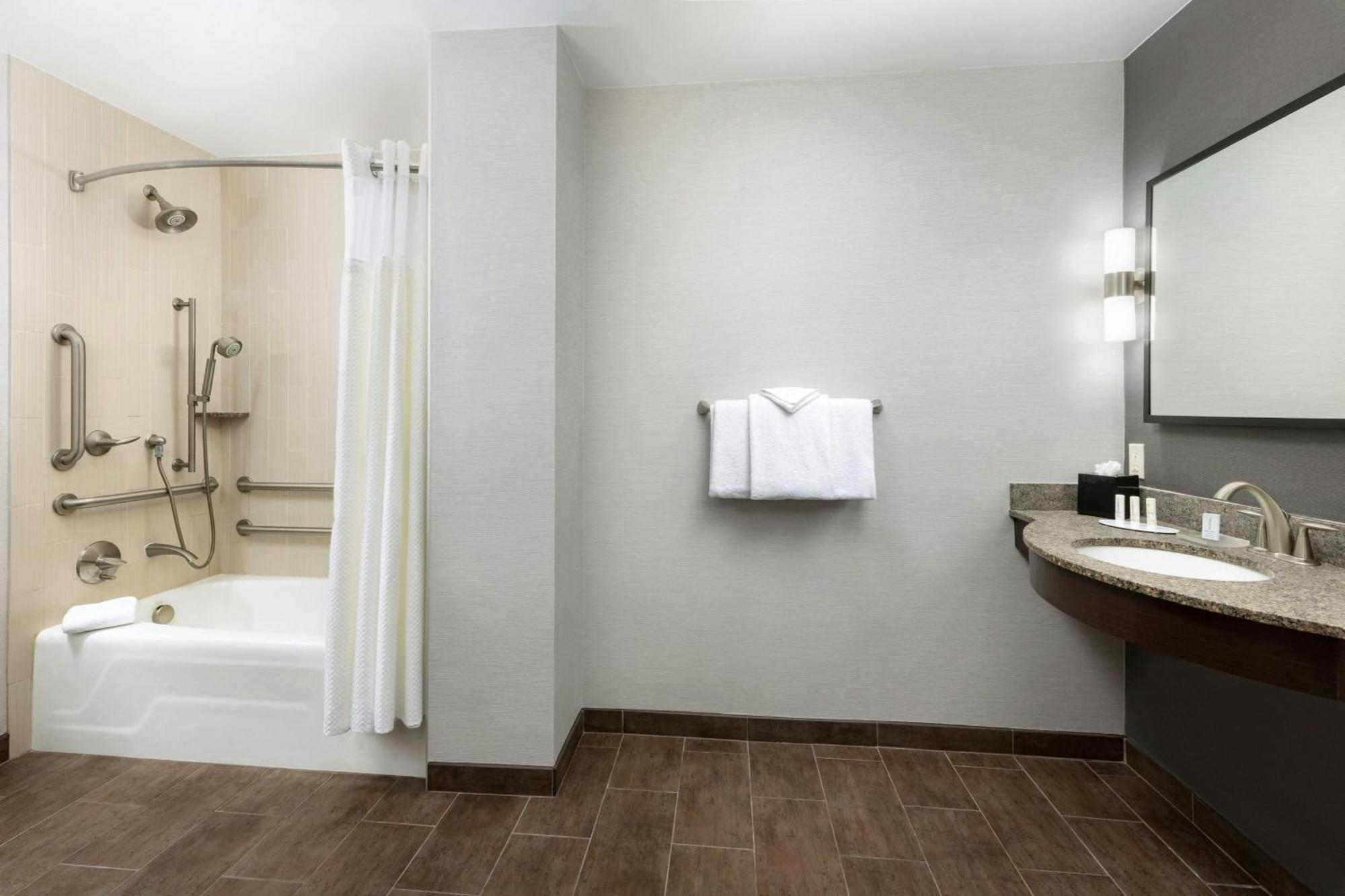 Courtyard By Marriott Los Angeles Woodland Hills Екстериор снимка