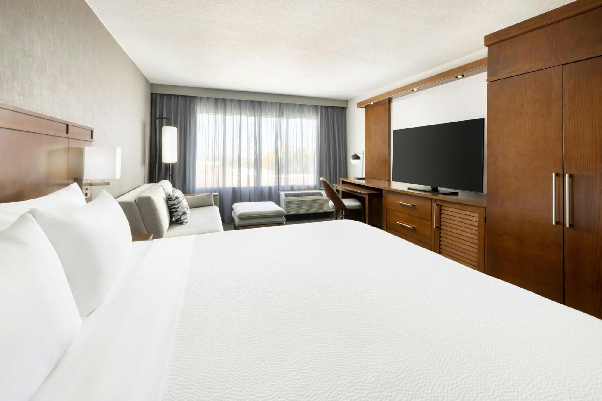 Courtyard By Marriott Los Angeles Woodland Hills Екстериор снимка