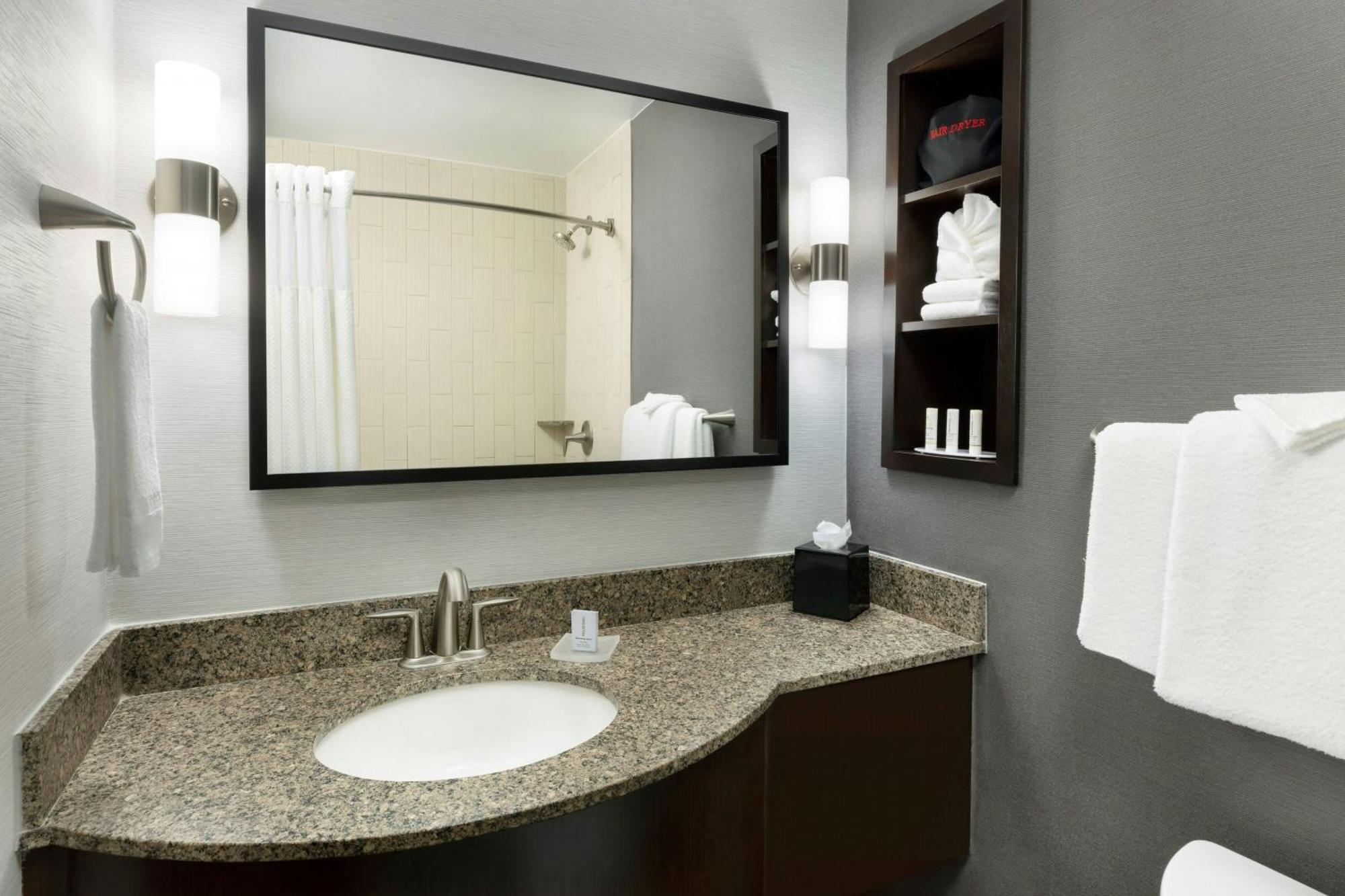 Courtyard By Marriott Los Angeles Woodland Hills Екстериор снимка