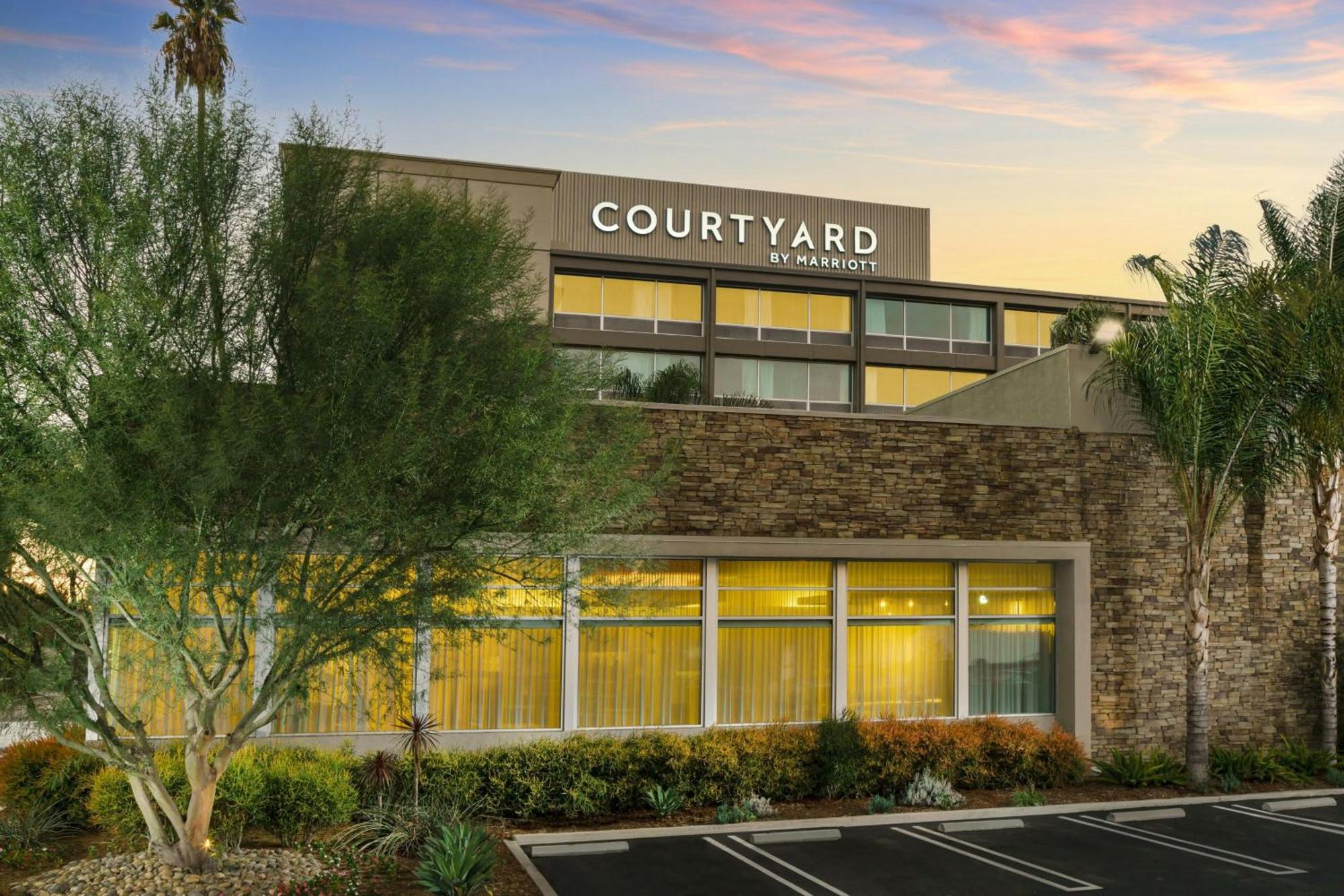Courtyard By Marriott Los Angeles Woodland Hills Екстериор снимка