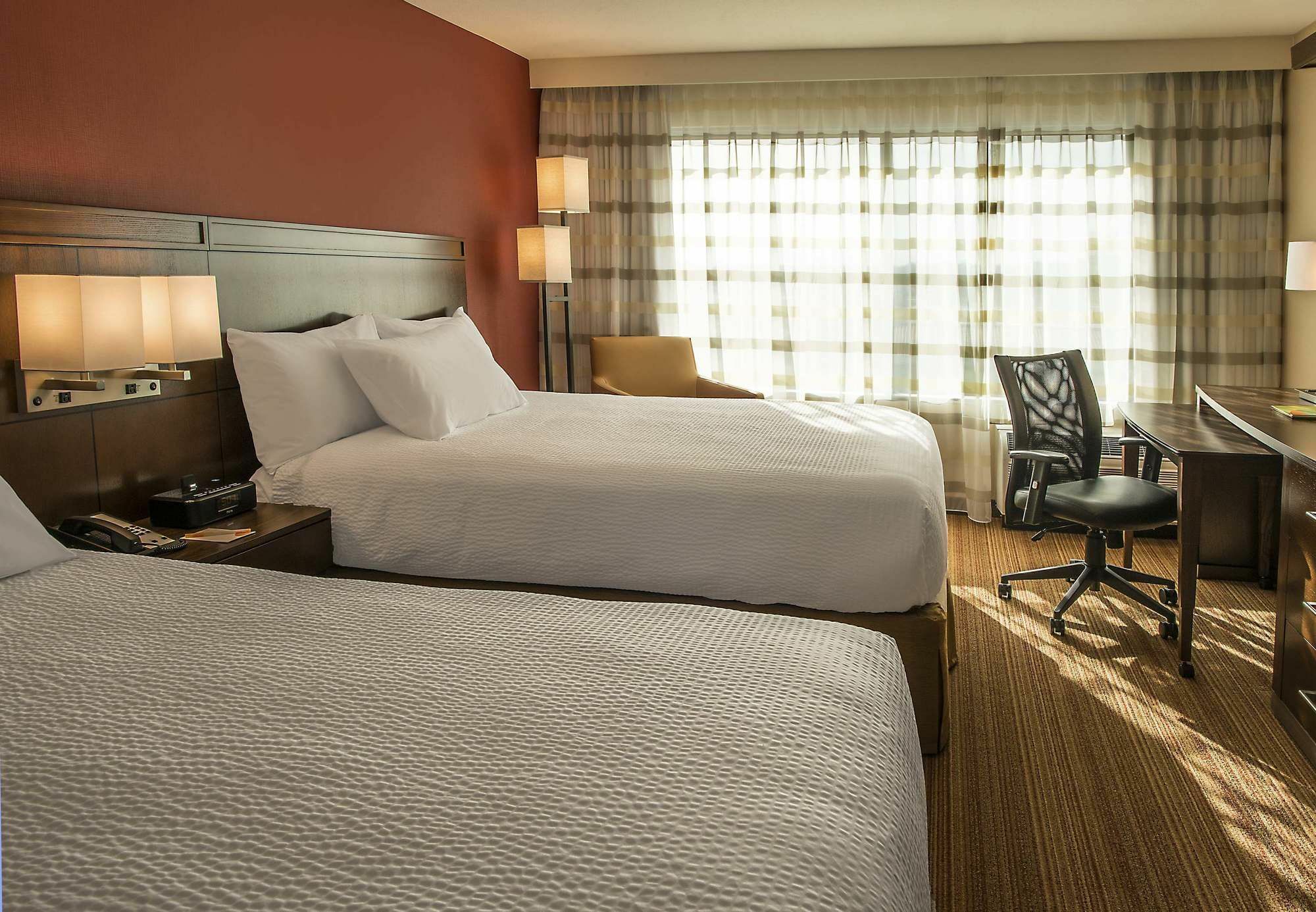 Courtyard By Marriott Los Angeles Woodland Hills Екстериор снимка